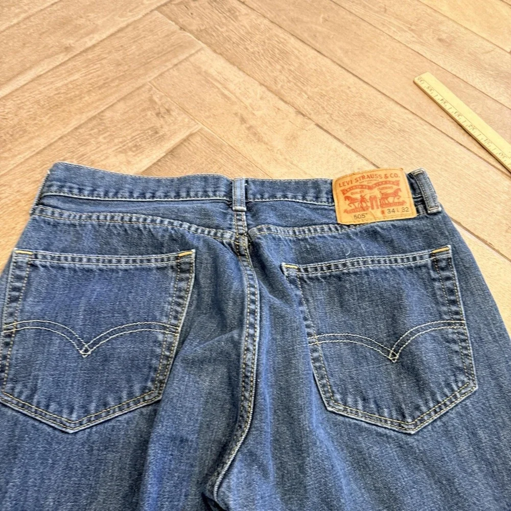 Levis 505 Jeans Mens 34x32 Blue Denim Straight Leg Regular Fit Medium Wash
